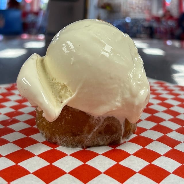 Donut a La Mode.